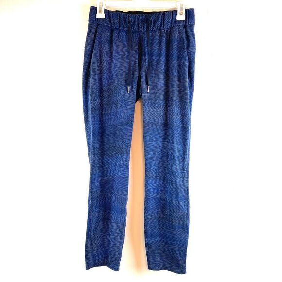 Lululemon Women's Size 4 On The Fly Pant 28" Linear Flux Battleship Multi Blue - Picture 1 of 11
